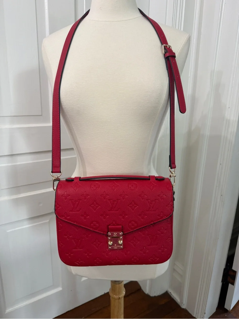 None classic crossbody